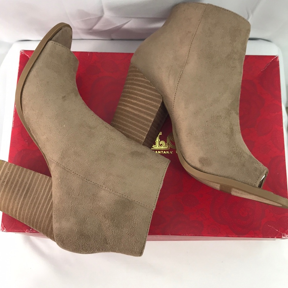 Carlos Santana suede jade flax 7.5 M ankle boot